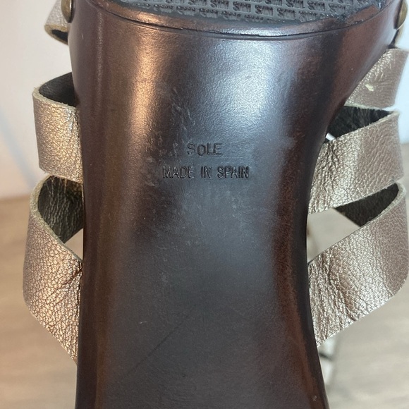 Stuart Weitzman | Dark Bronze Leather Woven Heeled Sandals - Clog Stud Style - 8 - Picture 4 of 8